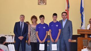Župan ugostio nagrađene učenike osnovnih i srednjih škola Župan ugostio nagrađene učenike osnovnih i srednjih škola