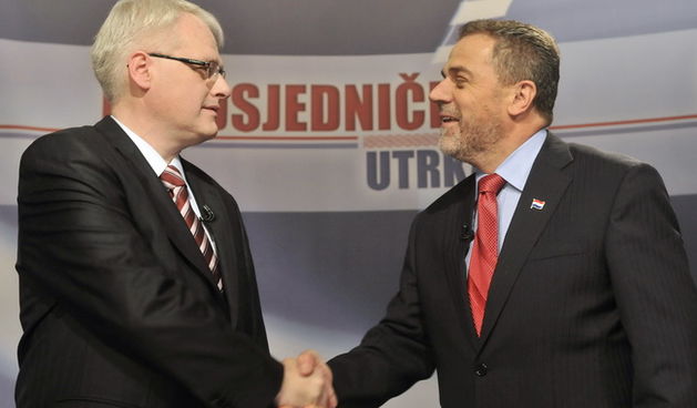 Zagreb, 070110. Remetnecka cesta, Nova TV.?Suceljavanje predsjednickih kandidata Ive Josipovica i Milana Bandica u studiju Nove TV s voditeljem Mislavom Bagom. Na slici: Ivo Josipovic i Milan Bandic.?Foto: Bruno Konjevic / CROPIX