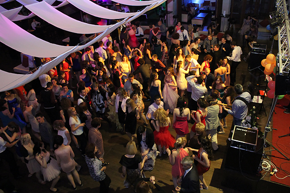 Maturalna večer Gimnazije Vladimira Nazora (foto:Saša Čuka) Maturalna večer Gimnazije Vladimira Nazora (foto:Saša Čuka)