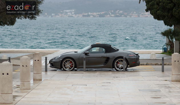 Đir po gradu, srijeda 4. travnja 2018. Šetnica, sportski automobil