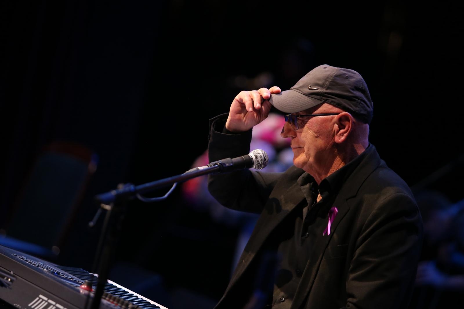 Koncertom ‘Vjeruj u ljubav’ obilježena 50. godišnjica Županijske lige protiv raka: zapjevao i Oliver Dragojević Koncertom ‘Vjeruj u ljubav’ obilježena 50. godišnjica Županijske lige protiv raka: zapjevao i Oliver Dragojević