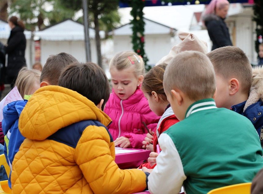 Sveti Nikola darivao mališane na Viru, Krampus bez posla Sveti Nikola darivao mališane na Viru, Krampus bez posla