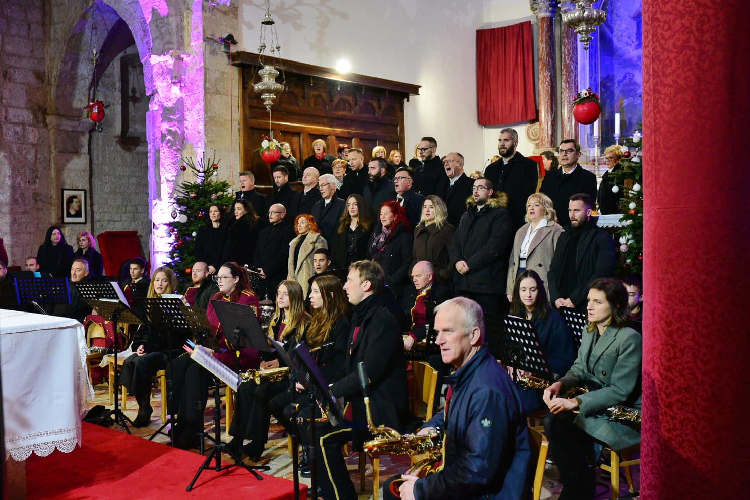 Molitveno-glazbena večer u Zbornoj crkvi Marijina Uznesenja u Pagu Molitveno-glazbena večer u Zbornoj crkvi Marijina Uznesenja u Pagu