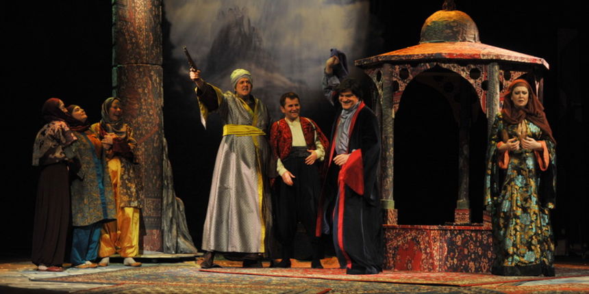 DUBROVNIK, 14.03.2011.KAZALISTE MARINA DRZICA, SEZONA 2010/2011MILAN OGRIZOVIC – “HASANAGINICA”REZIJA: IVAN LEO LEMOFOTO: ZELJKO TUTNJEVIC – 091 764 3782 DUBROVNIK, 14.03.2011.KAZALISTE MARINA DRZICA, SEZONA 2010/2011MILAN OGRIZOVIC – “HASANAGINICA”REZIJA: IVAN LEO LEMOFOTO: ZELJKO TUTNJEVIC – 091 764 3782