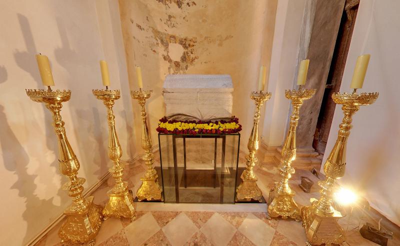 Katedrala sv. Stosije. Danasnja katedrala je trobrodna romanicka gradjevina, ujedno i najveca crkva u Dalmaciji. Unutrasnjost katedrale je monumentalna. Photo: Dino Stanin/PIXSELL