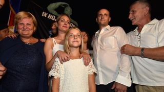 U Dragama otkriven spomenik Miru Barešiću. Photo: Dino Stanin/PIXSELL