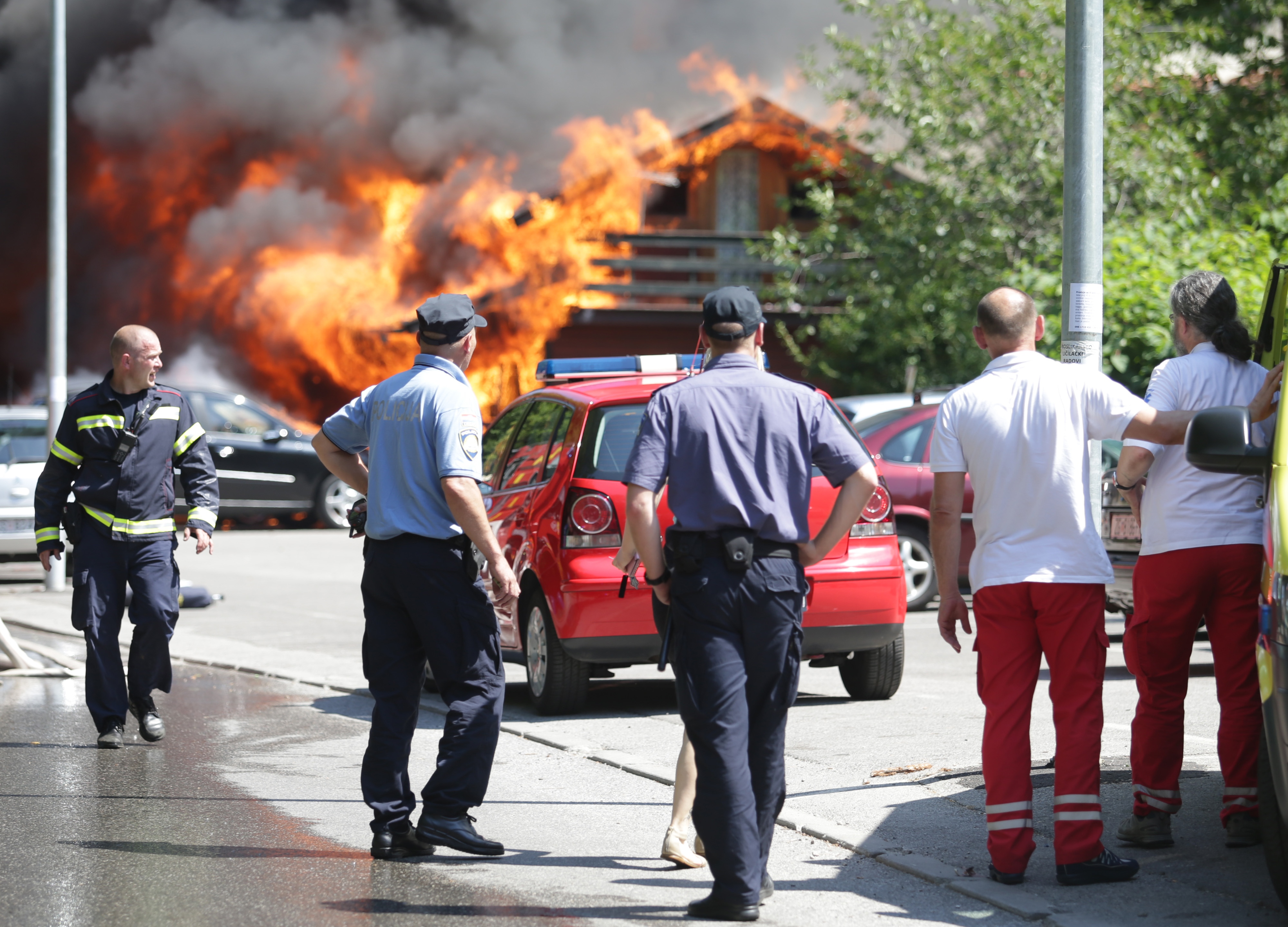 Požar na ŠRC Jelenovac, grad prekriven dimom, zaustavljeni autobusi…