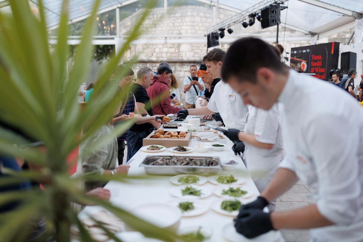 Prva večernja “fešta od rib'” Tuna, Sushi & Wine Festivala
