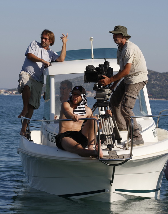 Betina, 150811.
9. Regata za dusu i tilo, regata tradicionalnih brodova na latinsko jedro
Na slici: redatelj Hrvoje Hribar sa snimateljem Borisom Poljakom snimao je materijale za dokumentarac
Foto: Bozo Vukicevic / CROPIX Betina, 150811.
9. Regata za dusu i tilo, regata tradicionalnih brodova na latinsko jedro
Na slici: redatelj Hrvoje Hribar sa snimateljem Borisom Poljakom snimao je materijale za dokumentarac
Foto: Bozo Vukicevic / CROPIX