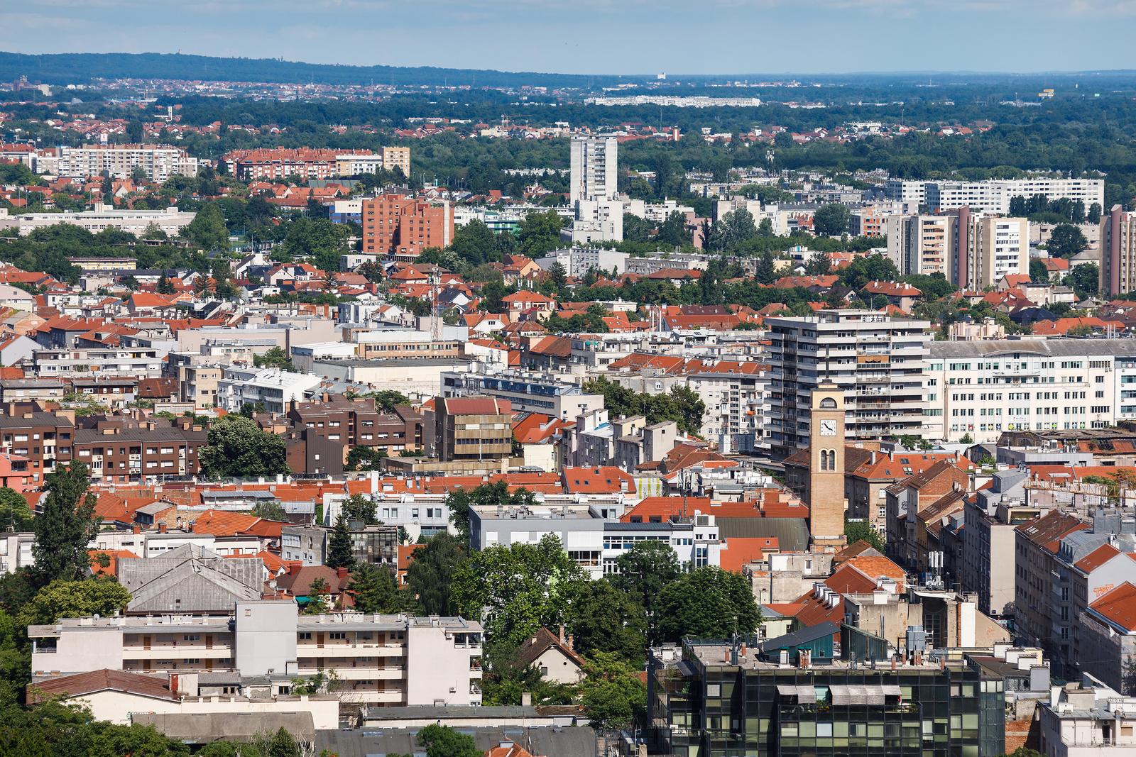 Pogled sa Zagrebačke katedrale na centar grada – Zagreb