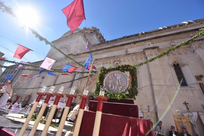Šibenik: Velikim misnim slavljem i procesijom proslavljen blagdan Sv. Mihovila, Photo: Hrvoje Jelavić/PIXSELL