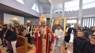 Zadarski nadbiskup Puljić predvodio svetu misu u Kistanjama povodom obilježavanja obljetnice proglašenja blaženim Serafina Kodića Zadarski nadbiskup Puljić predvodio svetu misu u Kistanjama povodom obilježavanja obljetnice proglašenja blaženim Serafina Kodića