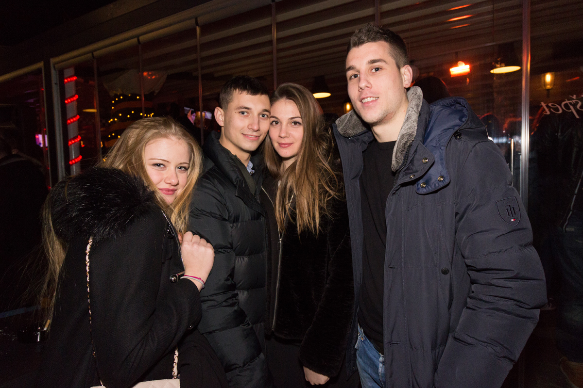 Doček 2017: Najluđa noć na zadarskom Poluotoku privukla više tisuća Zadrana i gostiju Doček 2017: Najluđa noć na zadarskom Poluotoku privukla više tisuća Zadrana i gostiju