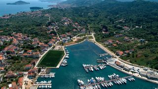 Nogometno igralište uz more u Sutomišćici jedno je od najljepših na svijetu