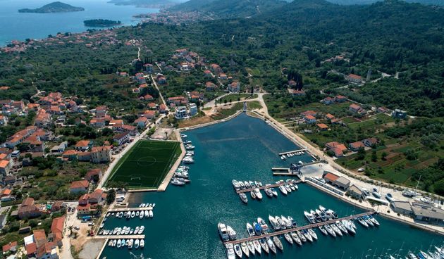 Nogometno igralište uz more u Sutomišćici jedno je od najljepših na svijetu