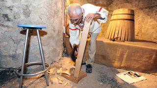 Benkovac, 060712.
U Benkovackom odrzan je 3. festival vina sjeverne i srednje Dalmacije “Vinfest Benkovac 2012”.
Na fotografiji: demonstracija izrade vinske bacve.
Foto: Luka Gerlanc / CROPIX Benkovac, 060712.
U Benkovackom odrzan je 3. festival vina sjeverne i srednje Dalmacije “Vinfest Benkovac 2012”.
Na fotografiji: demonstracija izrade vinske bacve.
Foto: Luka Gerlanc / CROPIX
