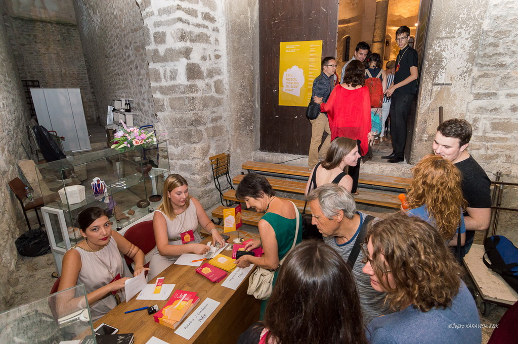 Roman i Milena Simović oduševili koncertom u crkvi Sv. Donata Roman i Milena Simović oduševili koncertom u crkvi Sv. Donata