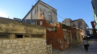 06.11.2013., Zadar – Dotrajale fasade na zgradama u centru grada. Photo: Filip Brala/PIXSELL 06.11.2013., Zadar – Dotrajale fasade na zgradama u centru grada. Photo: Filip Brala/PIXSELL
