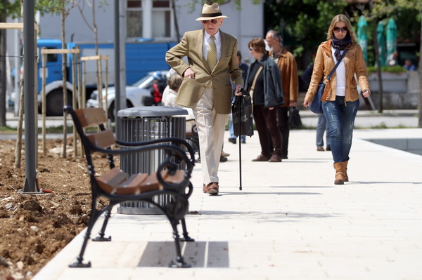 Zadar, 270513.
Uvala Jazine. 
Zavrseni su radovi na uredjenju uvale Jazine gdje je uredjena nova riva i setnica.
Foto: Jure Miskovic / CROPIX
