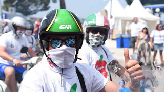 Spektakularni defile vespaša, foto: Vinko Pešić Spektakularni defile vespaša, foto: Vinko Pešić