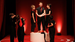 Igrajmo se: Zabranjeno mlađima od 15 strana A