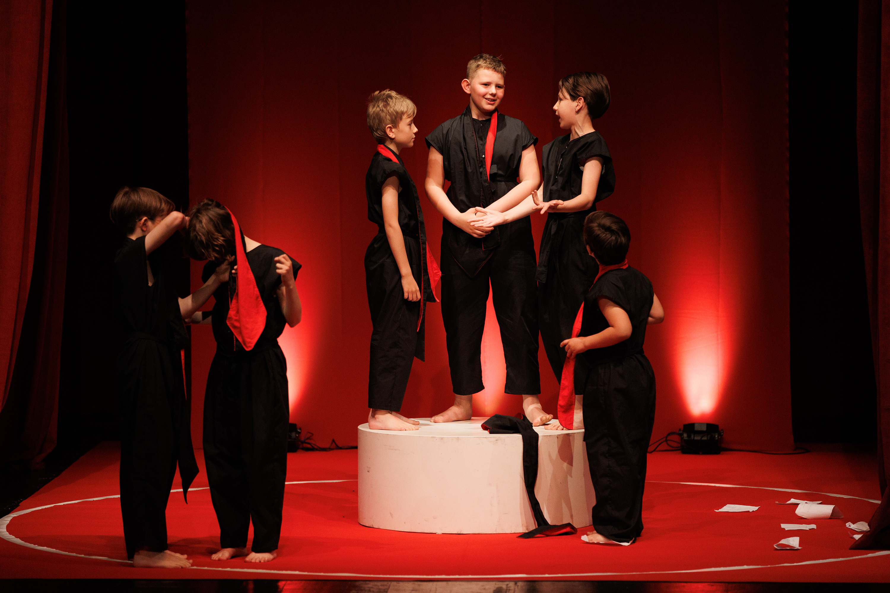 Igrajmo se: Zabranjeno mlađima od 15 strana A