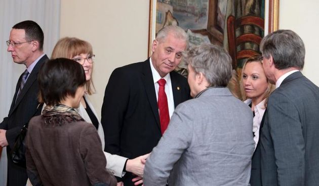 U povodu Medjunarodnog dana borbe protiv korupcije, 9. prosinca, udruga Kultura i etika i GONG u Hrvatskom saboru organizirali su okrugli stol pod nazivom: Izazovi pred nama – etika, antikorupcijska politika i procesuiranja. Marin Mrcela, Dinko Cvitan. Ph