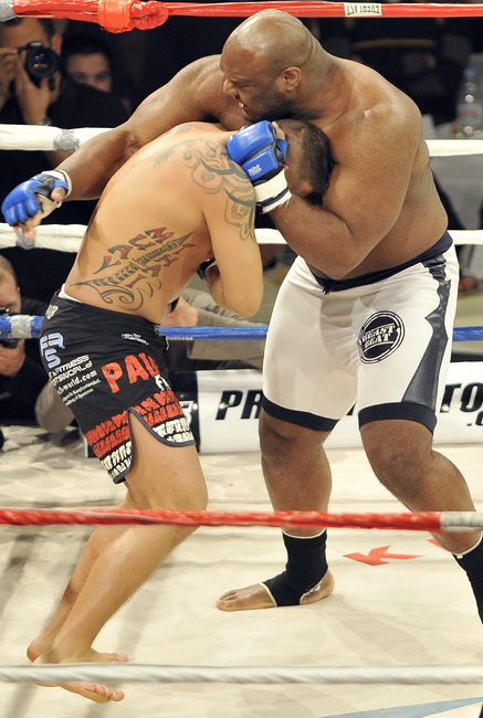 Split, 270310.
Veceras se u Spaladium Areni odrzava spektakl “Obracun u ringu 10” povodom 15-te obljetnice boksackog kluba Pit Bull. Borci ce nastupiti u 17 atraktivnih K1 i MMA ( ultimate fight) borbama.
Na fotografiji: Bob Sapp i Sascha Weinpolter.
Foto