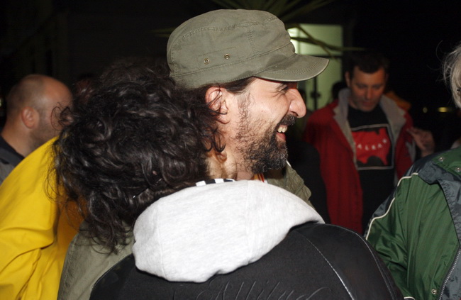 Biograd na moru, 130510.
Nakon koncerta Cubisma na biogradskoj rivi koji se odrzao u sklopu Porina, poznati par, glumica Zrinka Cvitesic i glazbenik Hrvoje Rupcic u jednom su kaficu izmjenjivali njeznosti.
Foto: Jure Miskovic / CROPIX