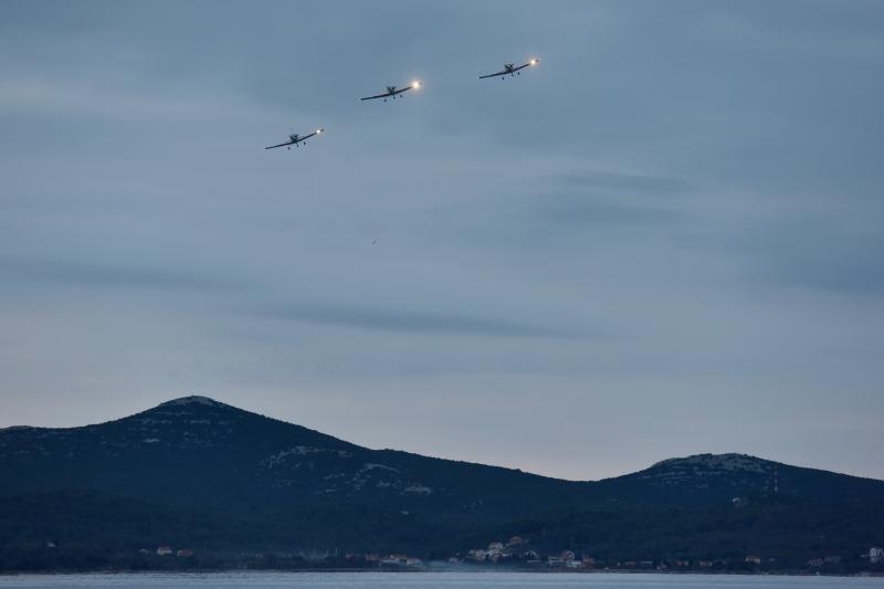 Zadar: Pozdravni prelet povodom 25. godišnjice osnutka i djelovanja eskadrile Zadar: Pozdravni prelet povodom 25. godišnjice osnutka i djelovanja eskadrile