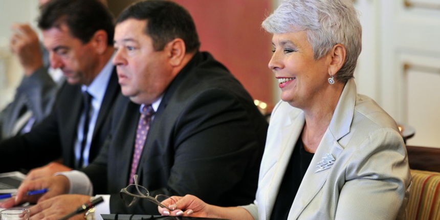 Zagreb, 150911.
Banski dvori, Markov trg.
Redovna sjednica Vlade Republike Hrvatske.
Na slici: premijerka Jadranka Kosor.
Foto: Boris Kovacev / CROPIX Zagreb, 150911.
Banski dvori, Markov trg.
Redovna sjednica Vlade Republike Hrvatske.
Na slici: premijerka Jadranka Kosor.
Foto: Boris Kovacev / CROPIX