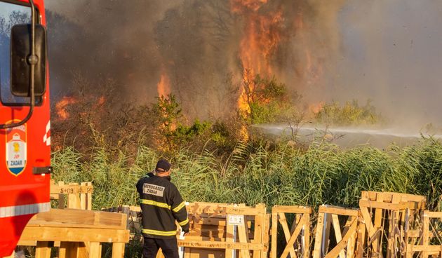 Vatrogasci gasili veliki požar u Gaženici