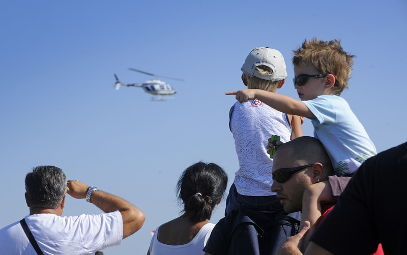 Zagreb, 030911.
Na aerodromu Lucko odrzan je XI. zagrebacki aeromiting.
Foto: Marko Miscevic / CROPIX Zagreb, 030911.
Na aerodromu Lucko odrzan je XI. zagrebacki aeromiting.
Foto: Marko Miscevic / CROPIX