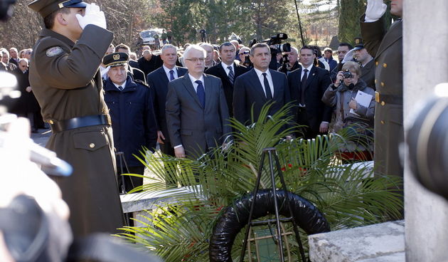 Sinj, Peruca, 270113.
Udruga hrvatskih branitelja Veterani 126. sinjske brigade danas su obiljezili oslobodilacku akciju Peruca, koja je izvedena izmedju 27. i 28. sijecnja 1993. godine. Tom prigodom oslobodjena je brana hidroelektrana Peruca i okolna nas