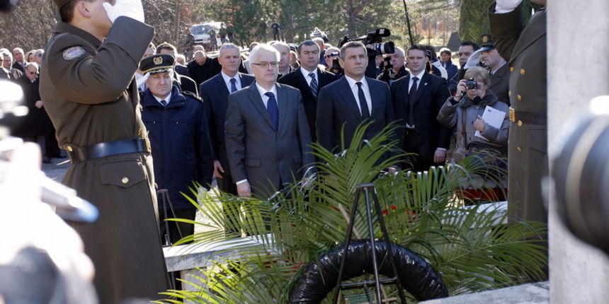Sinj, Peruca, 270113.
Udruga hrvatskih branitelja Veterani 126. sinjske brigade danas su obiljezili oslobodilacku akciju Peruca, koja je izvedena izmedju 27. i 28. sijecnja 1993. godine. Tom prigodom oslobodjena je brana hidroelektrana Peruca i okolna nas Sinj, Peruca, 270113.
Udruga hrvatskih branitelja Veterani 126. sinjske brigade danas su obiljezili oslobodilacku akciju Peruca, koja je izvedena izmedju 27. i 28. sijecnja 1993. godine. Tom prigodom oslobodjena je brana hidroelektrana Peruca i okolna nas