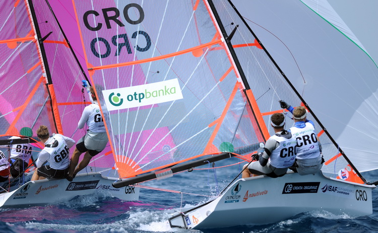 Zadar, 140711.
ISAF svjetsko juniorsko prvenstvo
Zadar 2011, 07.-15. srpanj 2011.
Osmi je dan svjetskog prvenstva u jedrenju koje se odrzava u organizaciji jedrlicarskog kluba Uskok. Danasnji dan obiljezio je jak vjetar s juga sto je napokon omogucilo j Zadar, 140711.
ISAF svjetsko juniorsko prvenstvo
Zadar 2011, 07.-15. srpanj 2011.
Osmi je dan svjetskog prvenstva u jedrenju koje se odrzava u organizaciji jedrlicarskog kluba Uskok. Danasnji dan obiljezio je jak vjetar s juga sto je napokon omogucilo j