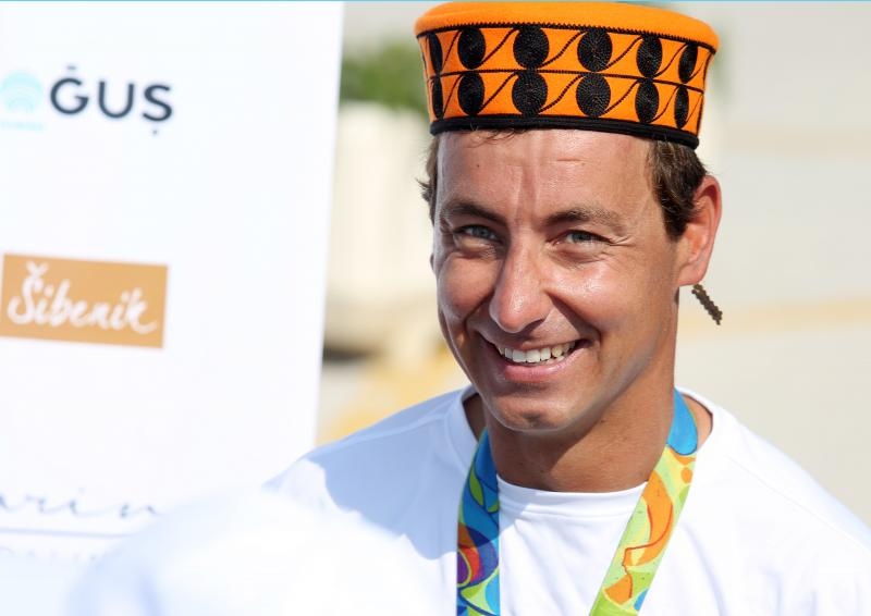 Zlatni olimpijci Fantela i Marenić družili se sa šibenskom djecom povodom dana jedrenja. Photo: Duško Jaramaz/PIXSELL Zlatni olimpijci Fantela i Marenić družili se sa šibenskom djecom povodom dana jedrenja. Photo: Duško Jaramaz/PIXSELL