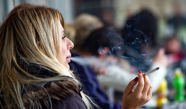 Đir po gradu 19. studenog 2012. pušenje cigareta (foto:Saša Čuka)