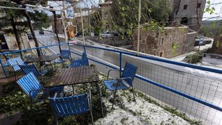 Plomin: olujno nevrijeme s tučom zahvatilo područje grada, građani koristili lopate za snijeg