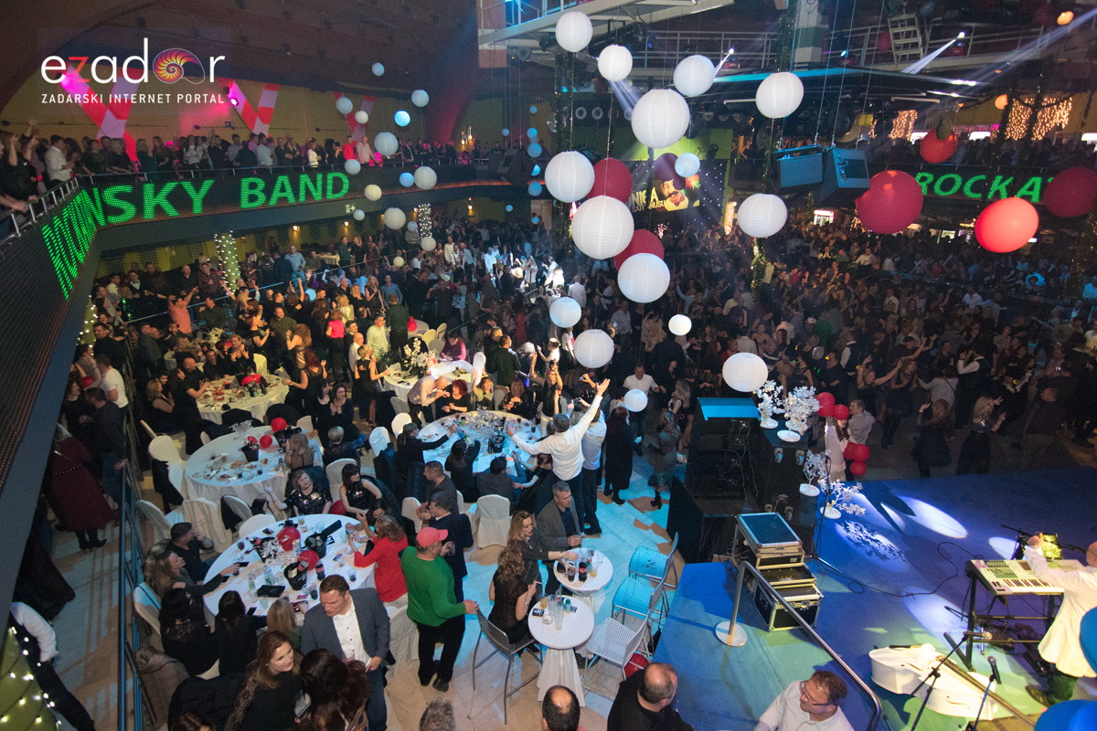 Ludnica u Saturnusu: Najbolji doček u svemiru i šire Ludnica u Saturnusu: Najbolji doček u svemiru i šire