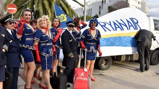 Karnevalska povorka krenula je s Branimirove obale prema Poluotoku. Photo: Dino Stanin/PIXSELL