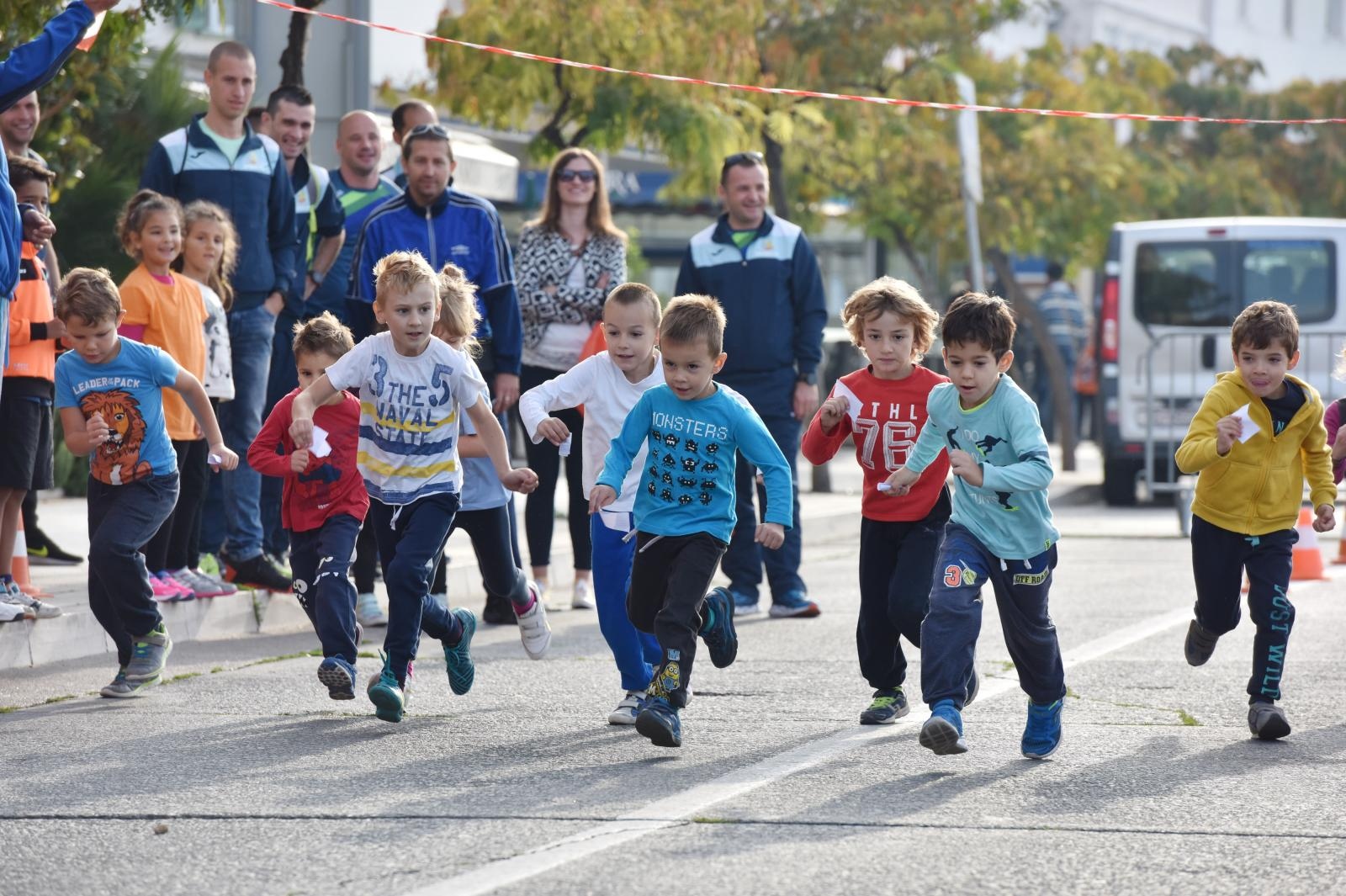Šibenik: Dječja te utrke Šibenskih deset & Draženova četvorka povodom 53. rođendana Dražena Petrovića Šibenik: Dječja te utrke Šibenskih deset & Draženova četvorka povodom 53. rođendana Dražena Petrovića