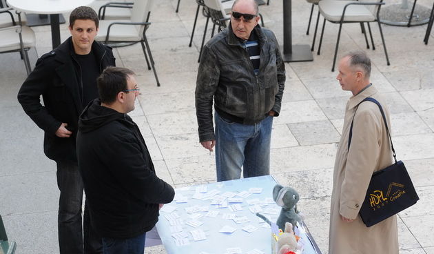 Zadar, 051212.
Zadarski sveucilisni profesor Ivan Poljakovic, voditelj Centra za strane jezike Sveucilista u Zadru nedavno se nasao pod lupom javnosti zbog svojih homofobnih izjava koje je iznio na predavanju na temu “Zdravstveni odgoj