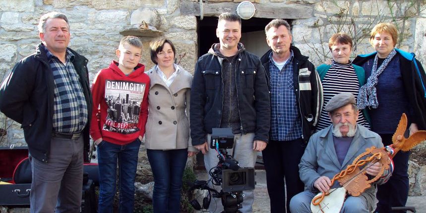 Luka Klapan i ekipa na snimanju dokumentarca Glas Medviđe Luka Klapan i ekipa na snimanju dokumentarca Glas Medviđe