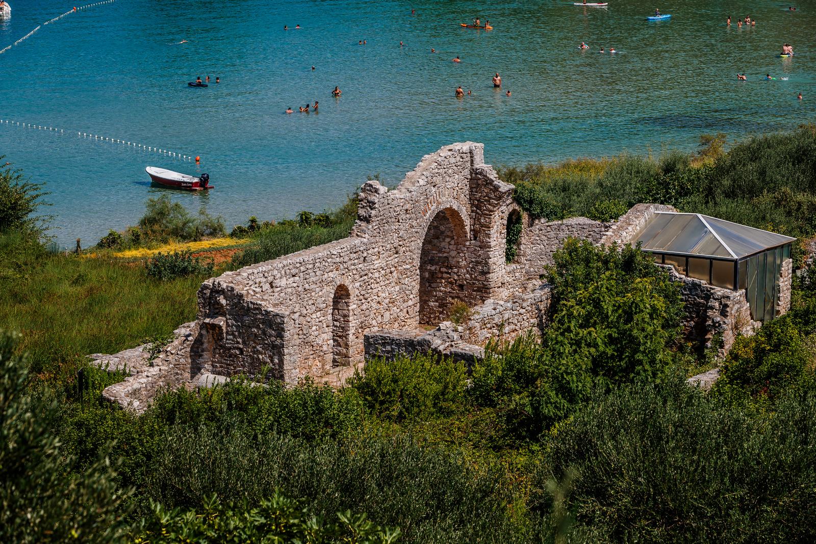 Uvala Lovrečina: Egzotična pješčana oaza na Braču u kojoj su uživali i stari Rimljani Uvala Lovrečina: Egzotična pješčana oaza na Braču u kojoj su uživali i stari Rimljani