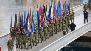 Paljenjem svijeća i polaganjem vijenaca, te mimohodom postrojbi započelo svečano obilježavanje 23. obljetnice VRO Maslenica. Foto. Dino Stanin/PIXSELL Paljenjem svijeća i polaganjem vijenaca, te mimohodom postrojbi započelo svečano obilježavanje 23. obljetnice VRO Maslenica. Foto. Dino Stanin/PIXSELL