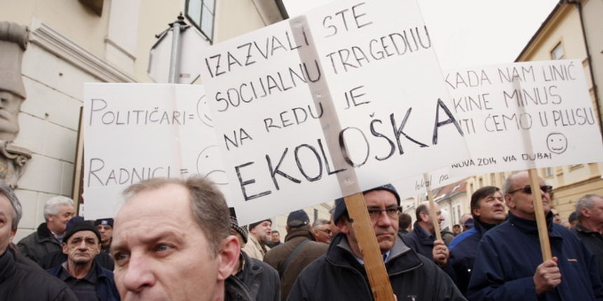 Zagreb, 270213.
Radnici Diokija i Dina Petrokemije danasnjim prosvjedom traze od Vlade ispunjavanje obecanja o isplati sedam zaostalih placa i otpremnina. 
Prosvjednici su se okupili na Trgu bana Jelacica, nakon cega su krenuli prema Markovom trgu.
Na fot