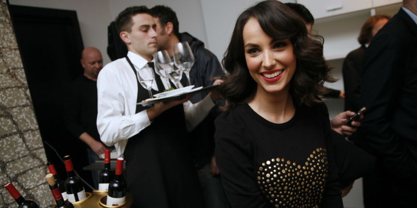 Na slici: RTL-ova televizijska voditeljica Tatjana Juric; Domjenak za novinare i goste povodom otvorenja salona kupaonske galanterije Art interijera u tornju poslovnog centra Almeria na Vukovarskoj ulici. Okupljeni su imali priliku vidjeti atraktivnu prez