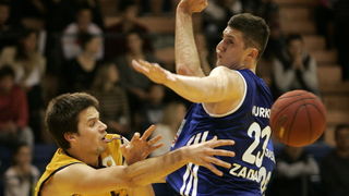 Split, 090413.
Kosarkaska utakmica 4. kola A1 kosarkaske lige Split Zadar odigrana je u dvorani na Gripama.
Na fotografiji: Sobin (zuti Split).
Foto : Jakov Prkic / Cropix Split, 090413.
Kosarkaska utakmica 4. kola A1 kosarkaske lige Split Zadar odigrana je u dvorani na Gripama.
Na fotografiji: Sobin (zuti Split).
Foto : Jakov Prkic / Cropix