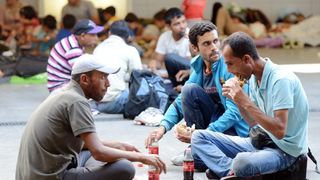 Izbjeglice i imigranti na željezničkom kolodvoru Keleti ulicama Budimpešte, Photo: Marko Jurinec/PIXSELL Izbjeglice i imigranti na željezničkom kolodvoru Keleti ulicama Budimpešte, Photo: Marko Jurinec/PIXSELL